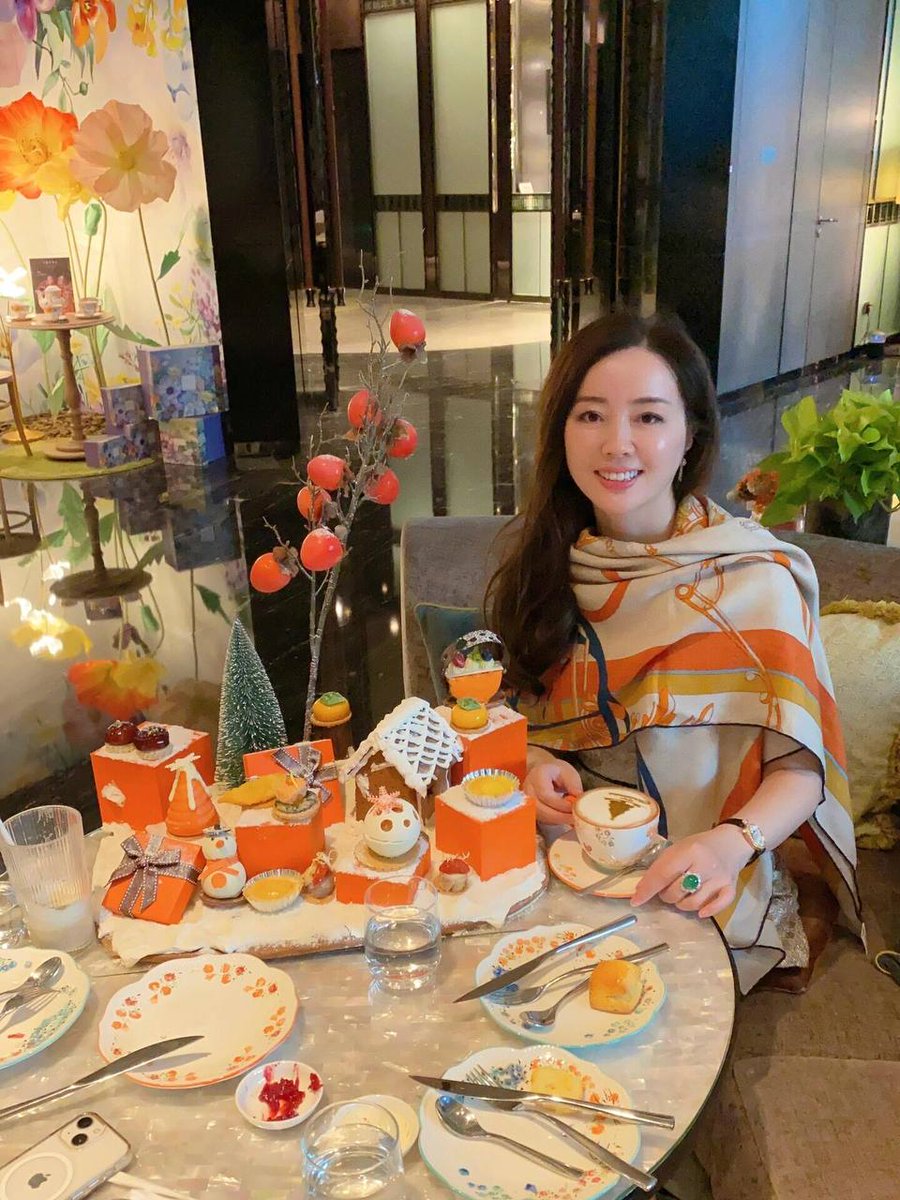 周六休闲时刻，喝杯奶茶........ https://t.co/3k8W0GR30h