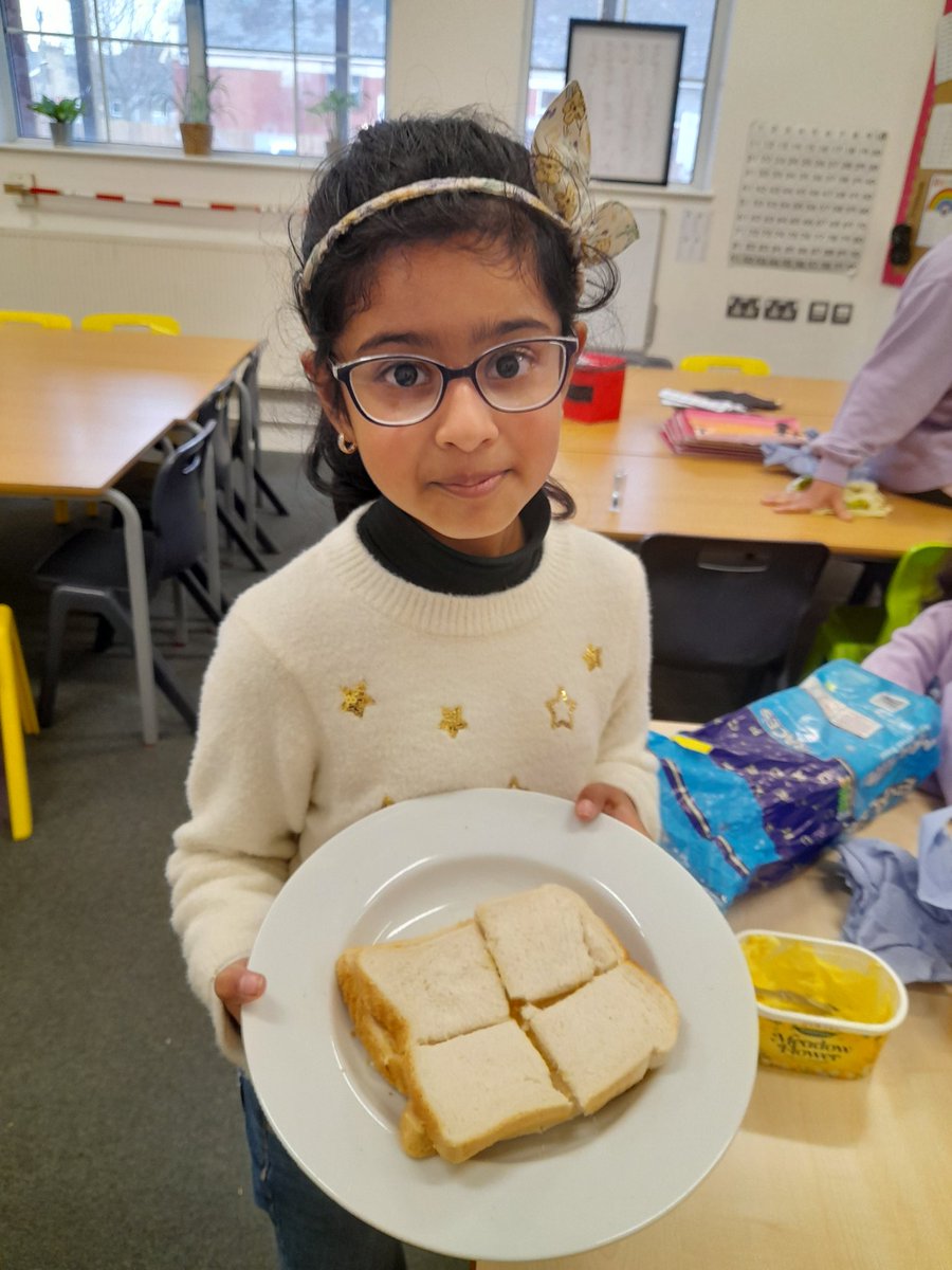 MillbankPrimary's tweet photo. Y3 put their instructional writing to use today making marmalade sandwiches for an afternoon tea. We also made, and decorated cupcakes, thinking about reversible and irreversible change to materials/ingredients. https://t.co/eq2YKpio2B