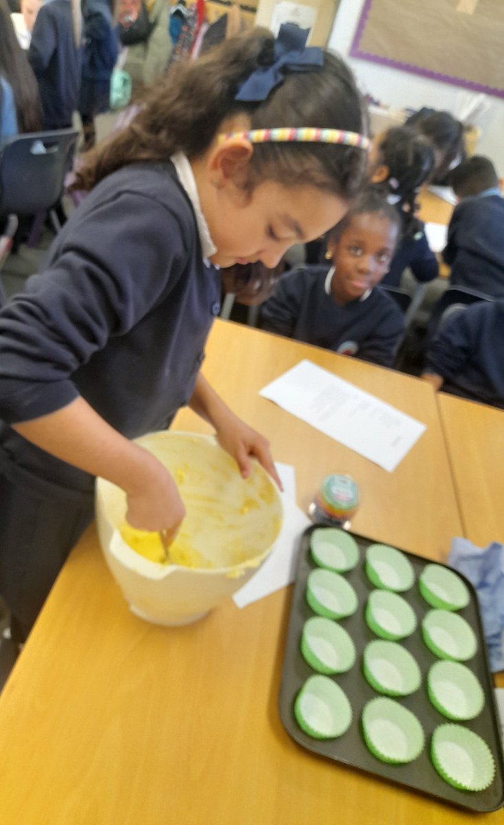 MillbankPrimary's tweet photo. Y3 put their instructional writing to use today making marmalade sandwiches for an afternoon tea. We also made, and decorated cupcakes, thinking about reversible and irreversible change to materials/ingredients. https://t.co/eq2YKpio2B
