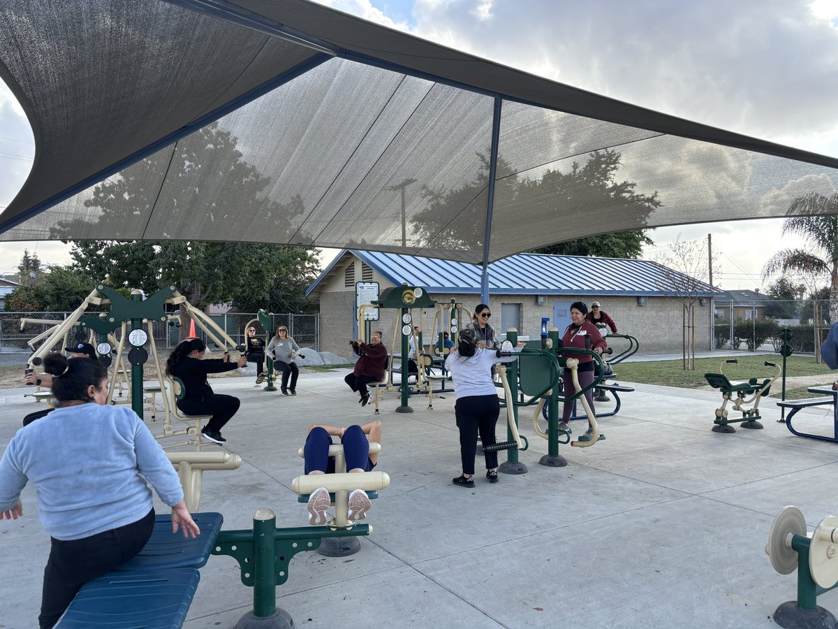 Exercising on a Friday morning! Parents earning their Passport To Learning Shirts for 5 stamps! Congratulations to these Family Engagement Champions! <a href="/WMSPatriots/">Washington MS</a>  <a href="/BeesArbolita/">Arbolita VAPA Academy Bees</a> 
<a href="/LHSchools/">La Habra Schools</a> <a href="/DrCarlosLHCSD/">Dr. Carlos</a>