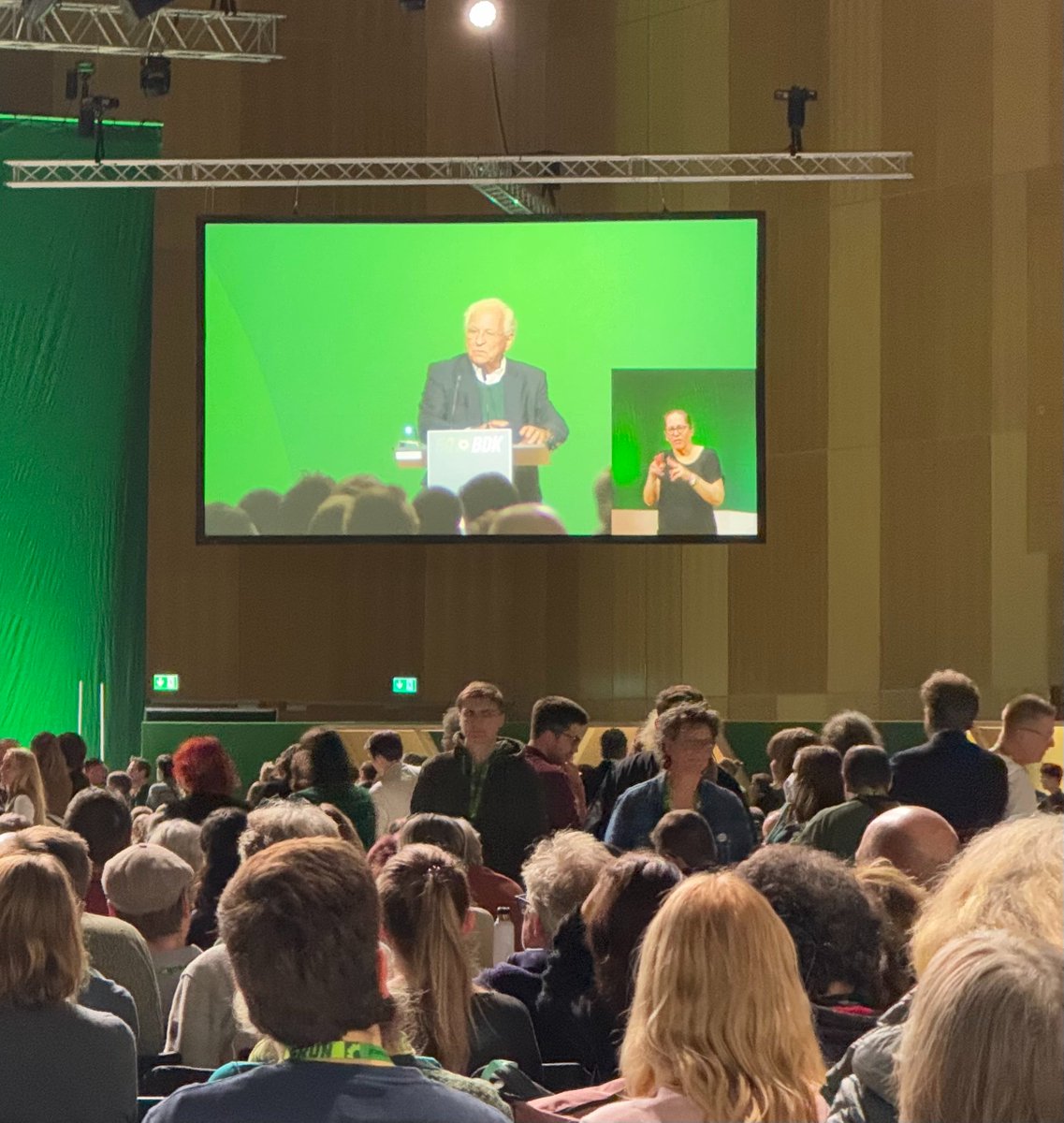 Wolfgang Ischinger feiert die Grünen auf der #BDK24 in seiner Rede zum Abschied von <a href="/nouripour/">Omid Nouripour</a> geradezu überschwänglich... 👇👇👇

... als "einzige Partei, auf die man sich verlassen konnte, wenn es um die Frage ging, die darbende #Ukraine zu unterstützen."

... als "einzige