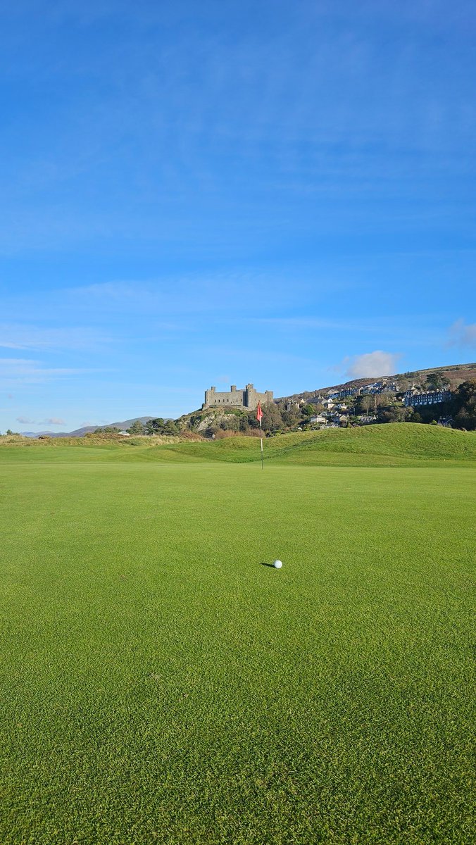 An absolute pleasure to visit <a href="/royalstdavidsgc/">Royal St.David's GC</a> again... the course matched the Welsh weather... stunning!  Greens staff should be so proud, gwych  👌🙌⛳️☀️💥
#royalstdavids
#linksgolf