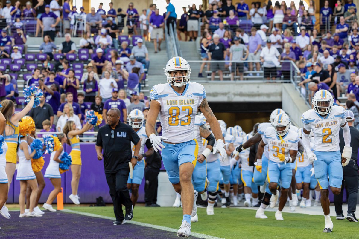 Big Weekend For The Sharks🦈 
👀 Official Visit
👨‍🎓 Senior Day