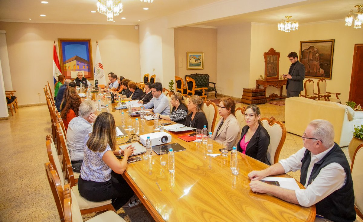 📑 En una reunión encabezada por el ministro <a href="/jorgebogaring/">Jorge Bogarín González</a> , miembro del TSJE, directores y coordinadores de diversas dependencias de la Justicia Electoral, presentaron sus informes de gestión de los proyectos y planes ejecutados a la fecha.
🧵