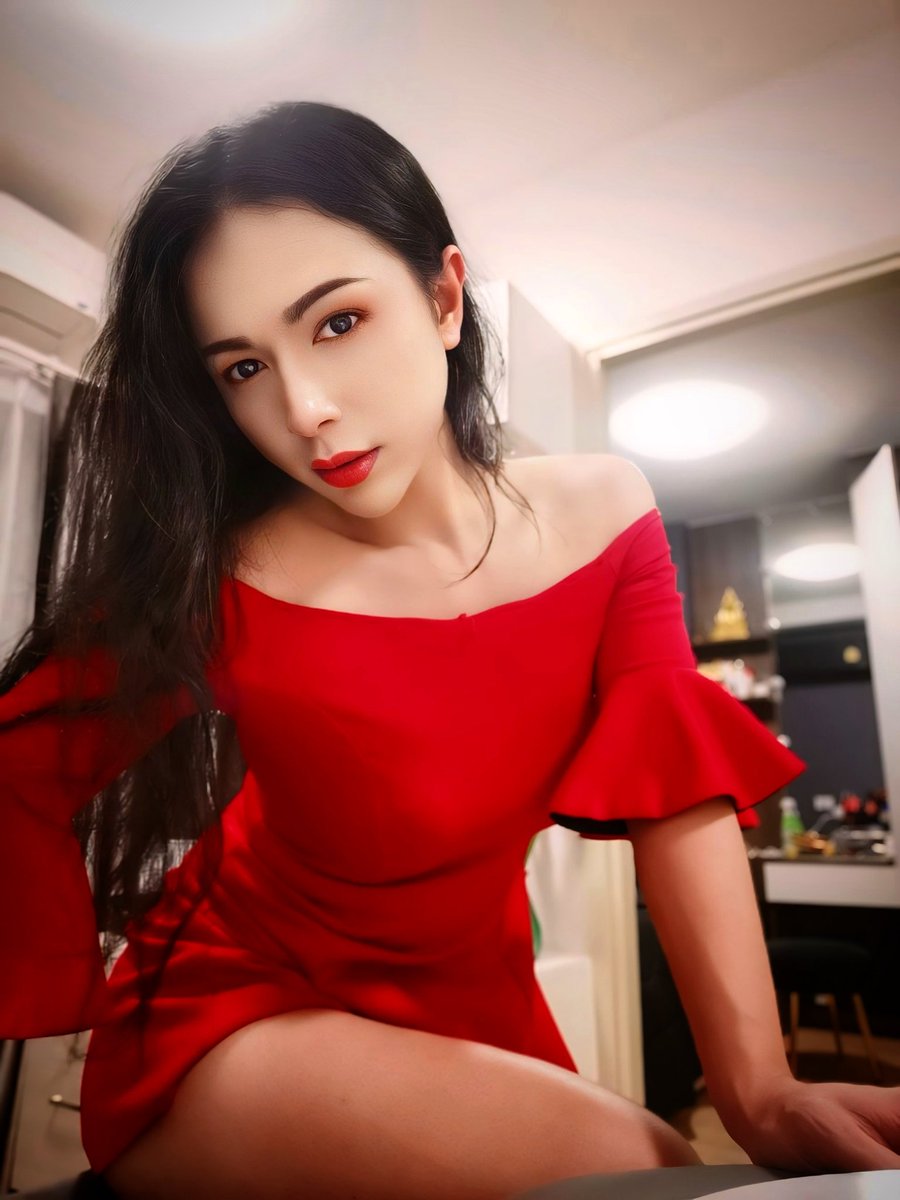 NiKornkanok's tweet image. New age, same old me 🎉
Still wild Hot after all these years🤭🤣

#HappyBirthdayToMe 🎂🎁
#16Nov 🎊
#32nd 🥹