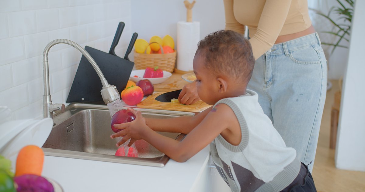National Handwashing Awareness Week is a great time to focus on overall food safety. Explore lesson plans and activities that teach audiences of various ages proper nutrition and food handling at NAL’s Food and Nutrition Information Center. nal.usda.gov/human-nutritio…