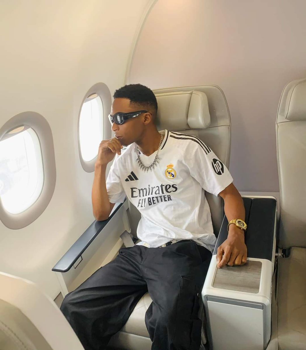 BadNovaa's tweet photo. Just arrived in Madrid🤍🤍🤍
#HalaMadrid https://t.co/3eMW1zDuqd