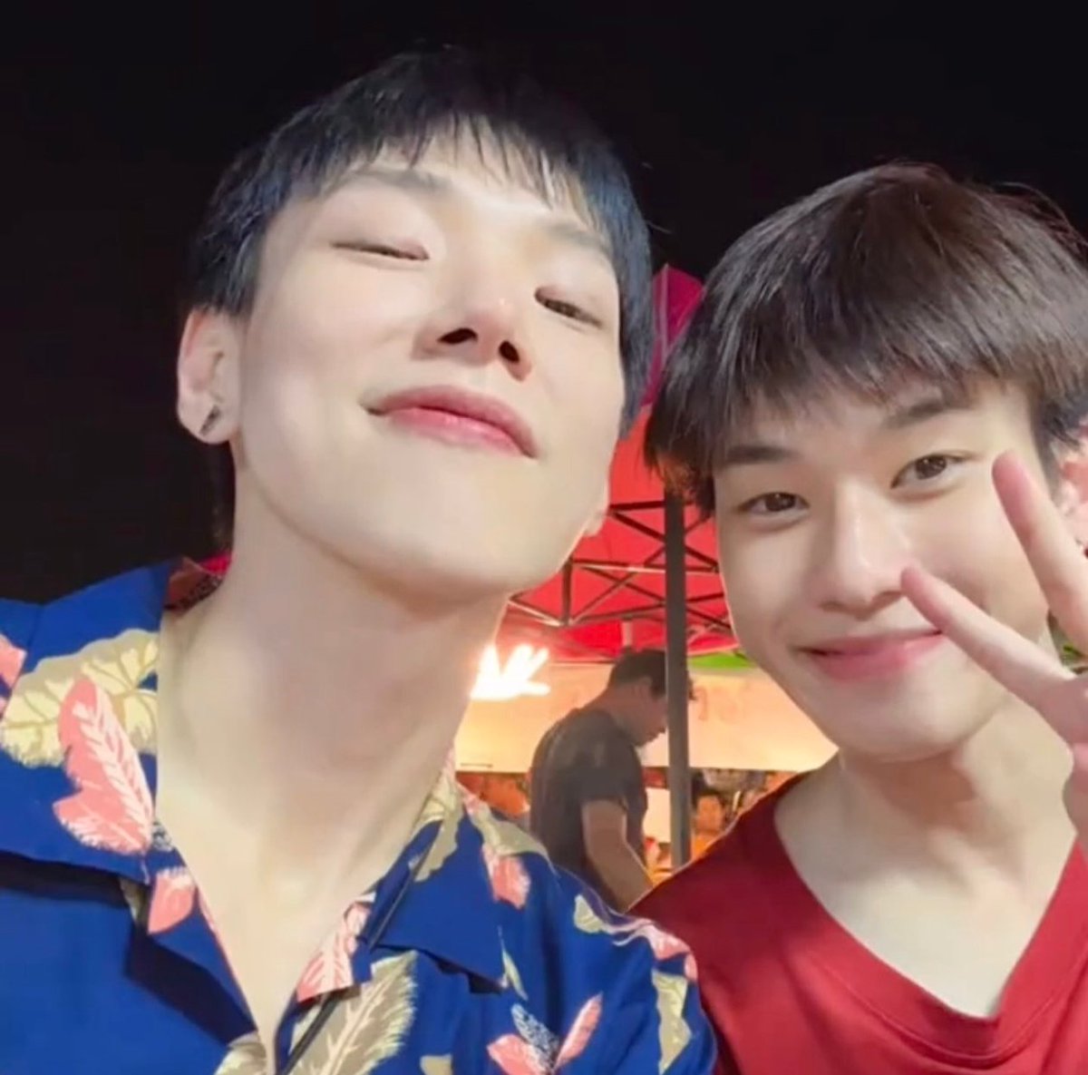 KThandaroo79312's tweet photo. คืนนี้มองพระจันทร์สวย...
เพราะเธอสองคนเลยนะ
happy วันลอยกระทง🥰🪷
#ต้าห์อู๋ออฟโรด #DoauOffroad https://t.co/GPeLvmmhi1
