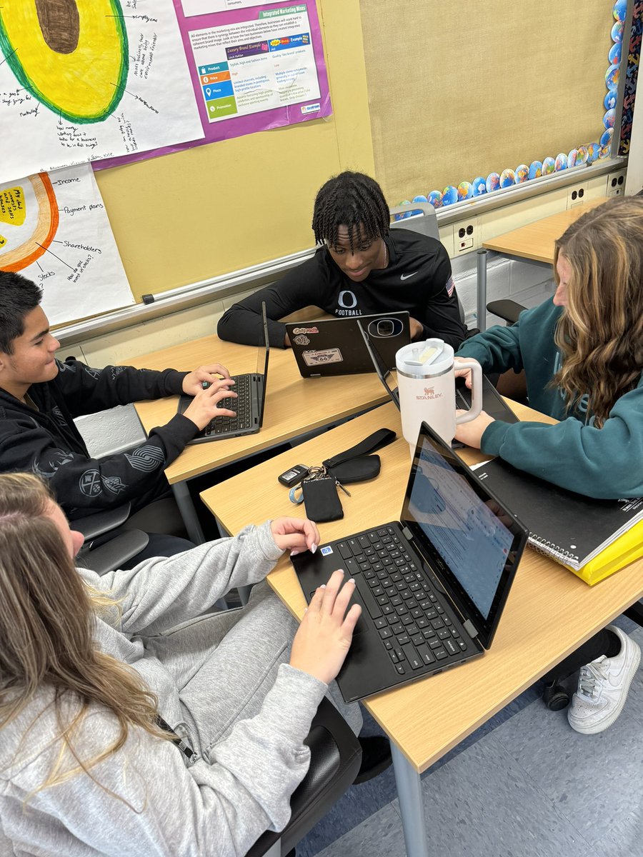 Mrs. Cinelli tweet media