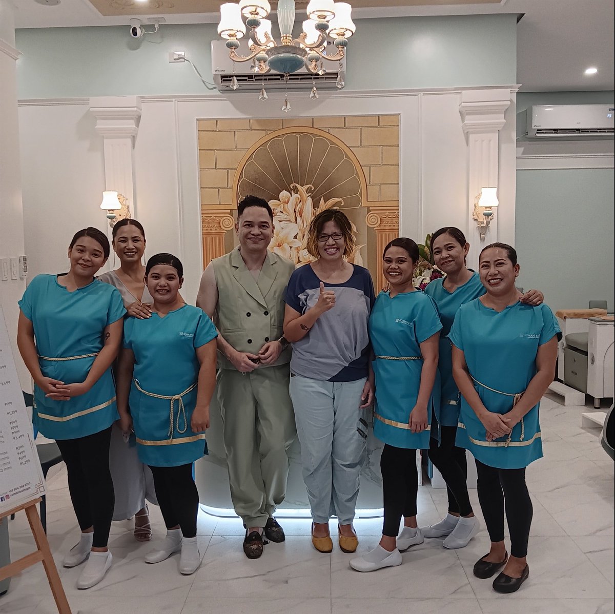At the opening of Roman Baths Scrubbing Salon's new branch 😊

#romanbathsph #romanbathsscrubbingsalon #vistamall #scrubbingsalon #wellness
#kookytuason #martytengco #manilaph