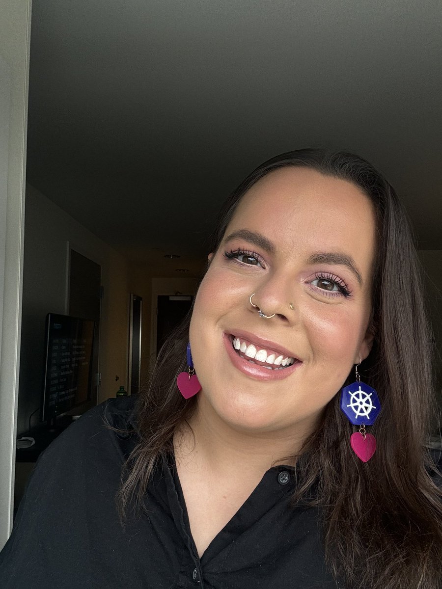 #AnaDailyGlam is present for last day of #KubeCon!