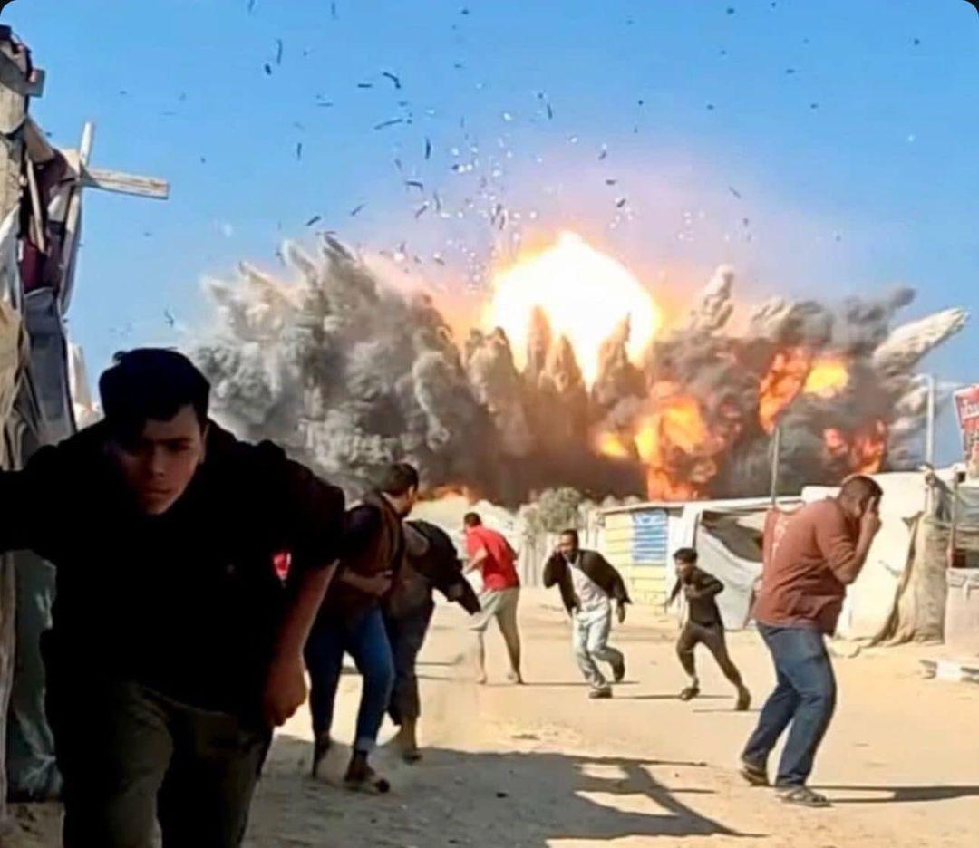 صورة سيتم نشرها بعد عشرات السنين ولن يصدقها الكثير ..

هذه الصورة من المنطقة الإنسانية في غزة وكأنها قنبلة نووية!