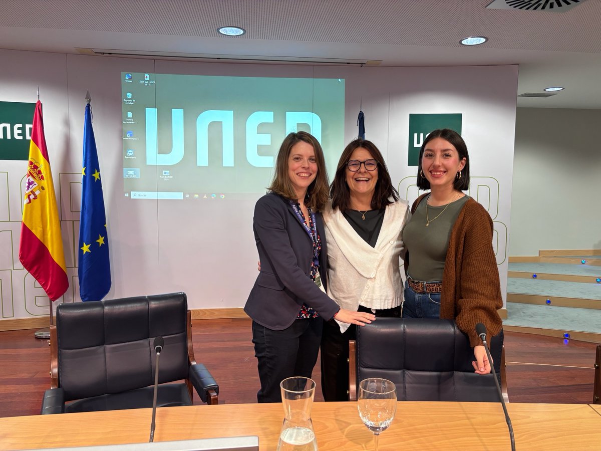 UAMCLIL's tweet image. Today, Elisa Hidalgo and Carmen Ortega visited UNED to talk about CLIL attitudes in different bilingual programs in Spain! 🤩
Such a great experience learning from other colleagues! Special thanks to @AnaLlinares4 for joining and bringing us together!
@UNED @RubnChacn3