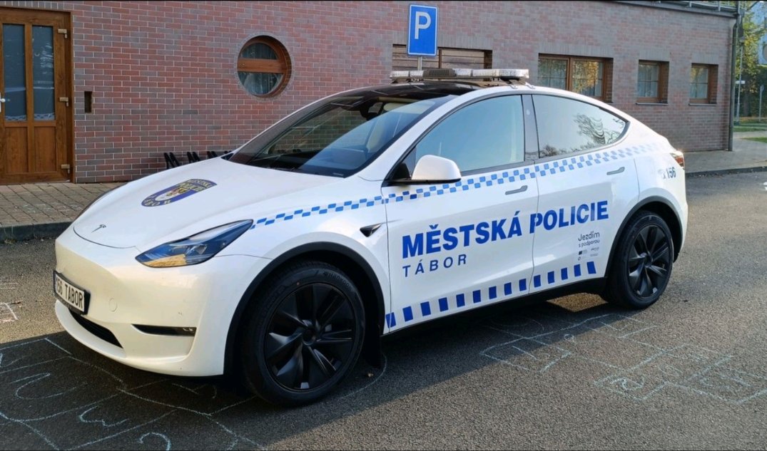 Adrian_Smrcek's tweet photo. První policejní Tesla v ČR 🚔
Bude to neuvěřitelná úspora na provozních nákladech https://t.co/VBJvPKV85z