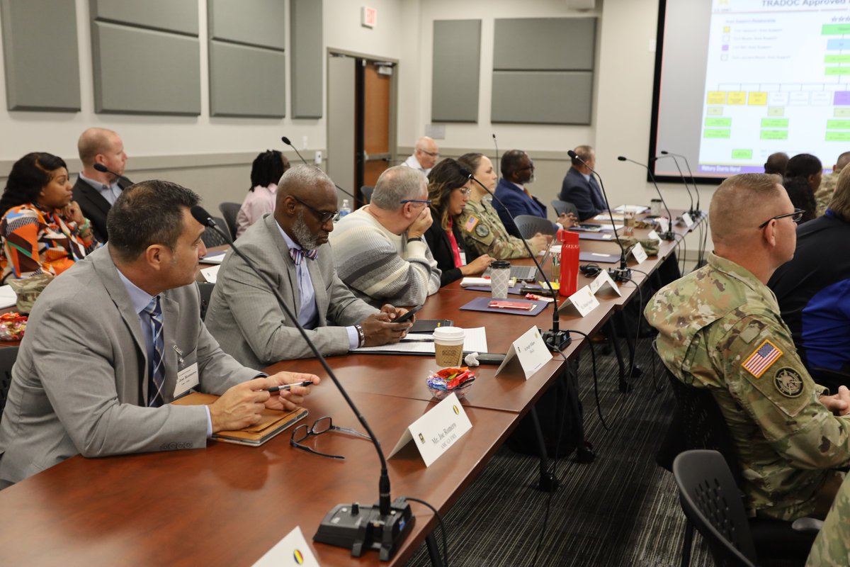 SCoE_CASCOM's tweet image. This week, #CASCOM hosted the annual two-day TRADOC G-4 Logistics Summit, bringing leaders together from the logistics community to discuss best practices and ways ahead.

#SupportStartsHere #Logistics