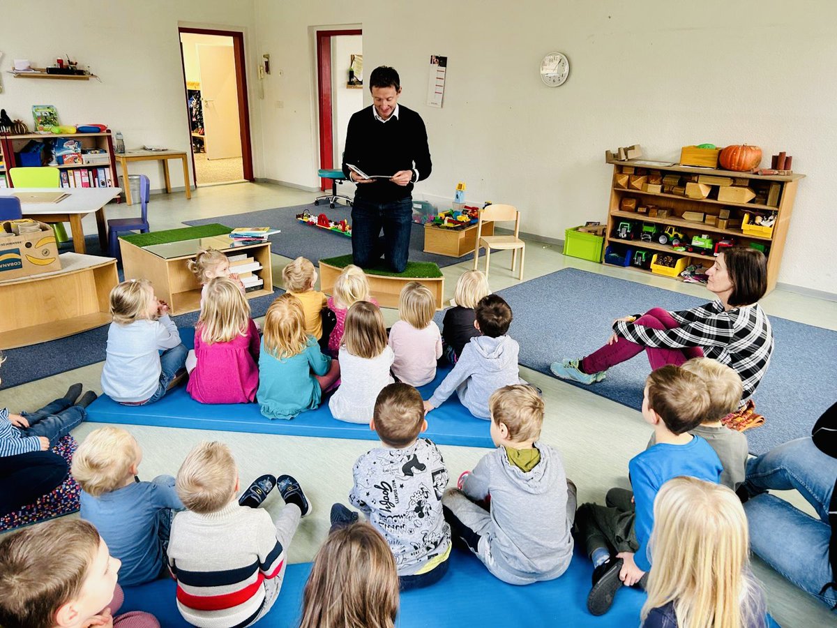 Heute war der bundesweite Vorlesetag und ich hatte das großartige Vergnügen Kindern in unsere Gemeinde Bücher vorzulesen.#Vorlesetag