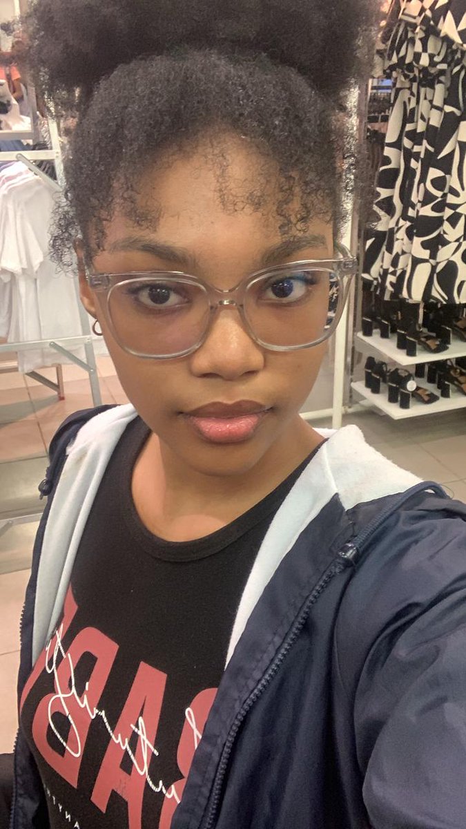 Marrsshhaaa's tweet photo. I looked tooo good in these https://t.co/t6goBZ3499
