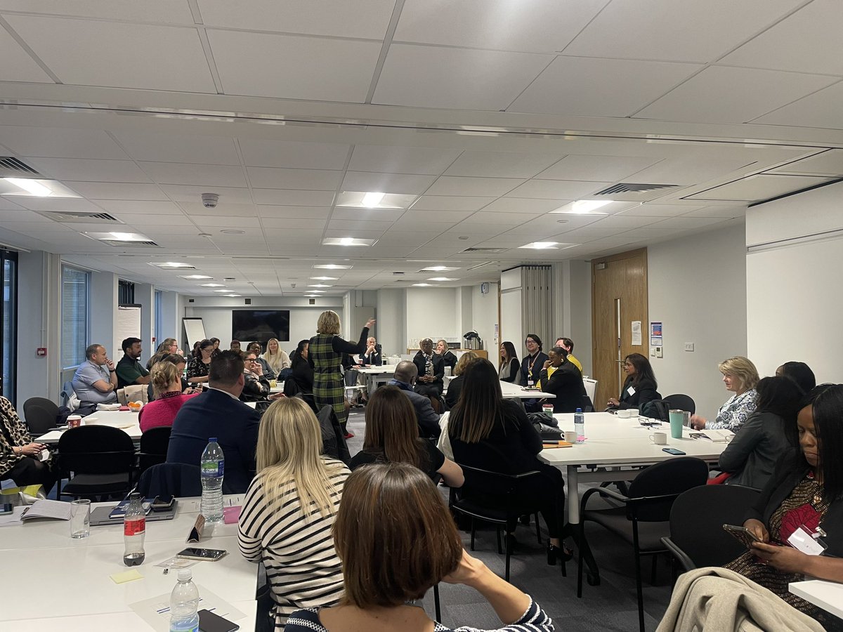 nursetracey2's tweet image. Lovely to see some of the #aDDoNsherts from our fab cohort 11 today and meeting other cohorts, NHSE reps and of course @CarysAG 
with a nice bit of street food for lunch 😋) &amp;amp; also seeing remembrance tributes at Paddington