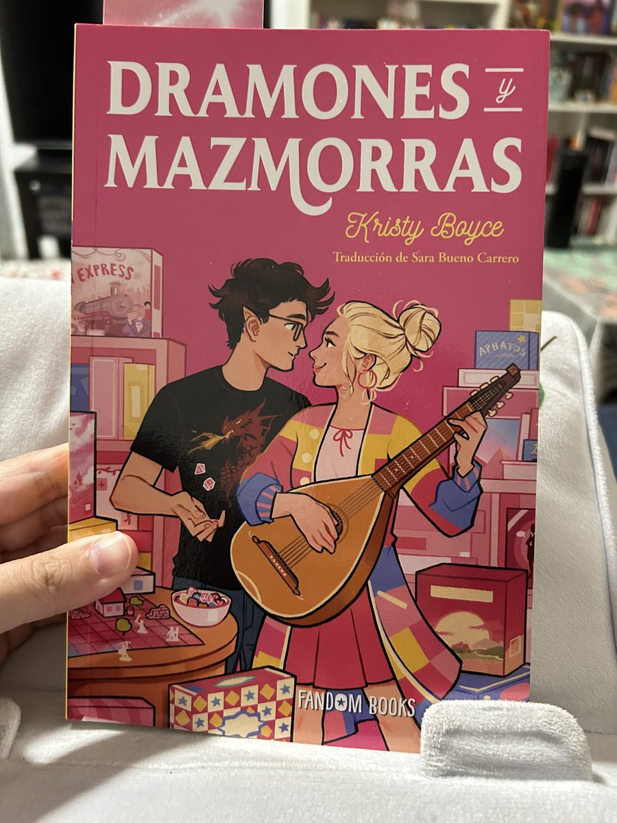 Laura Moreda (@lauramorcab) on Twitter photo Me lo estoy pasando genial con esta lectura y la traducción de <a href="/buenocarrero/">Sara Bueno Carrero</a> es una maravilla 💕
<a href="/tuhacesfandom/">Fandom Books</a> Me lo estoy pasando genial con esta lectura y la traducción de <a href="/buenocarrero/">Sara Bueno Carrero</a> es una maravilla 💕
<a href="/tuhacesfandom/">Fandom Books</a>