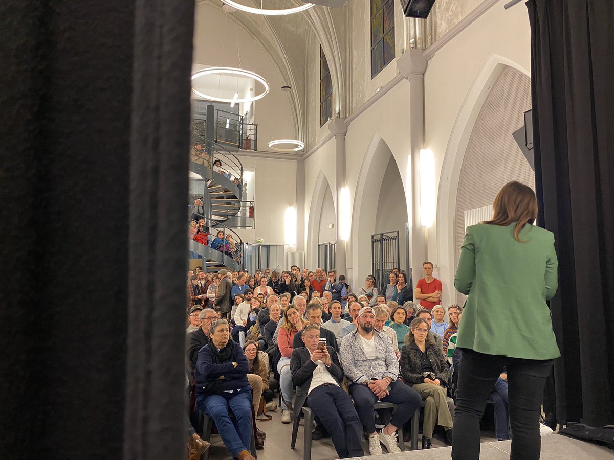 A_r_n_a_u_d_b's tweet image. La @VesteTondelier est à Toulouse et c&apos;est salle comble ! Merci @marinetondelier pour ta venur en Occitanie, à très vite dans le Tarn ;)