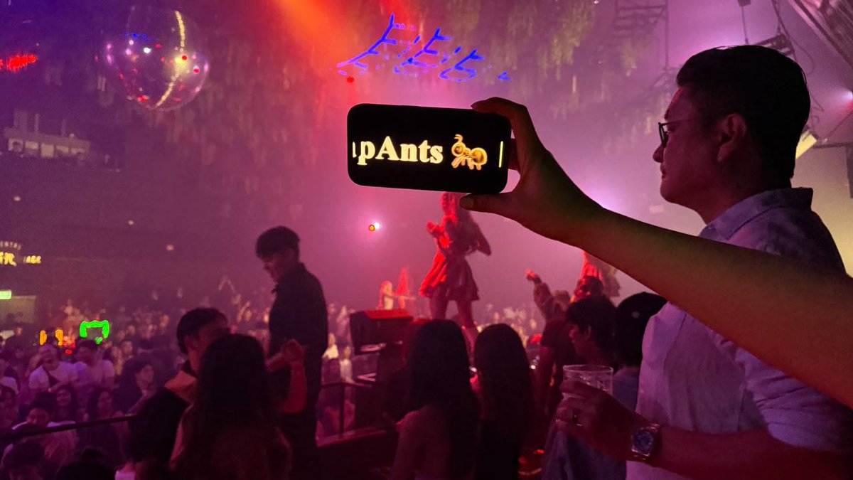 Tap_Ants's tweet image. Are you in the crowd tonight? If yes, wave that hand! 🖐️ 

If not… well, you know where you need to be: MUIN #Bangkok Club 😗

Let’s vibe, connect, and make it a night to remember! 🌟 #devcon24