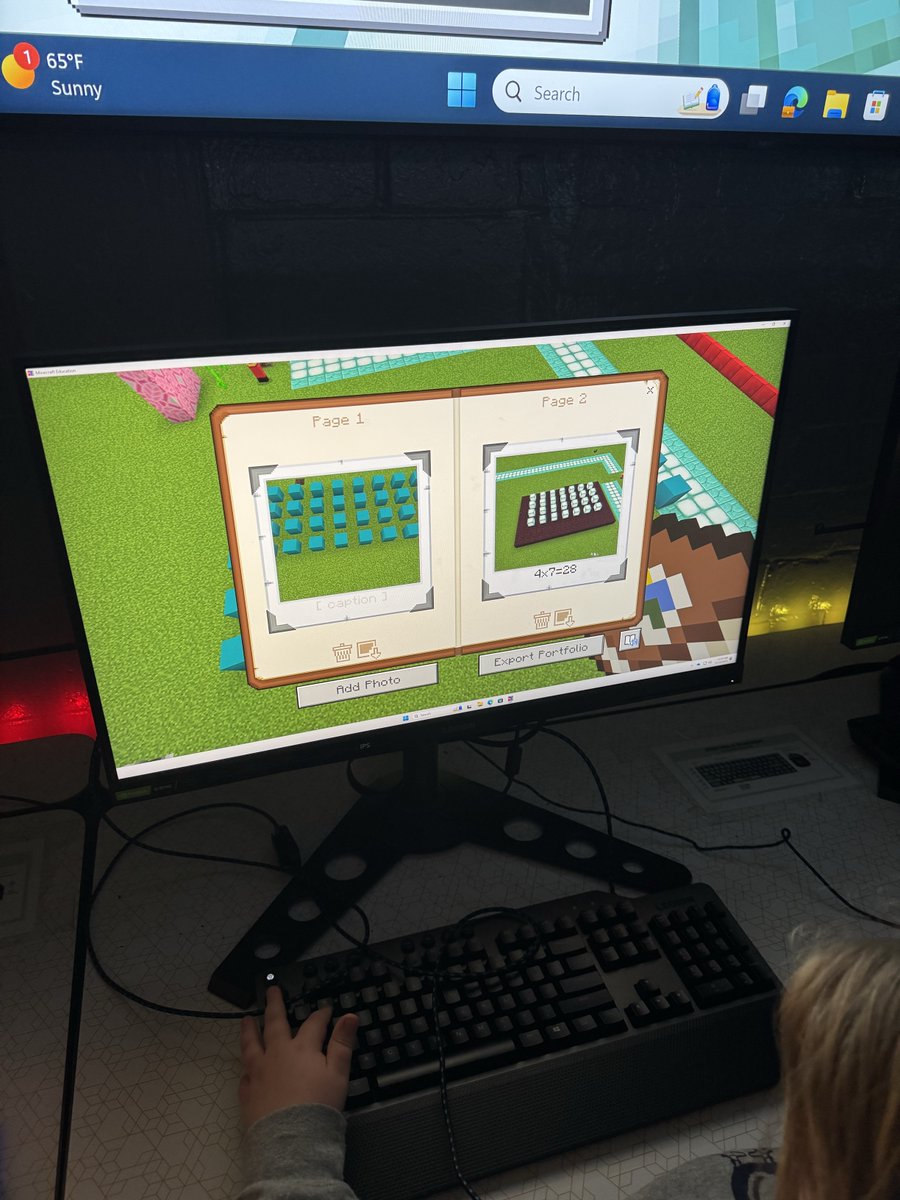 DCPSMinecraft's tweet image. Game-based learning is a great way to reinforce skills students have already been taught ✨

Today students from @LorettoSchool practiced their multiplication by building arrays in @PlayCraftLearn 
😁🧮🎯

#MinecraftEdu
#GameBasedLearning