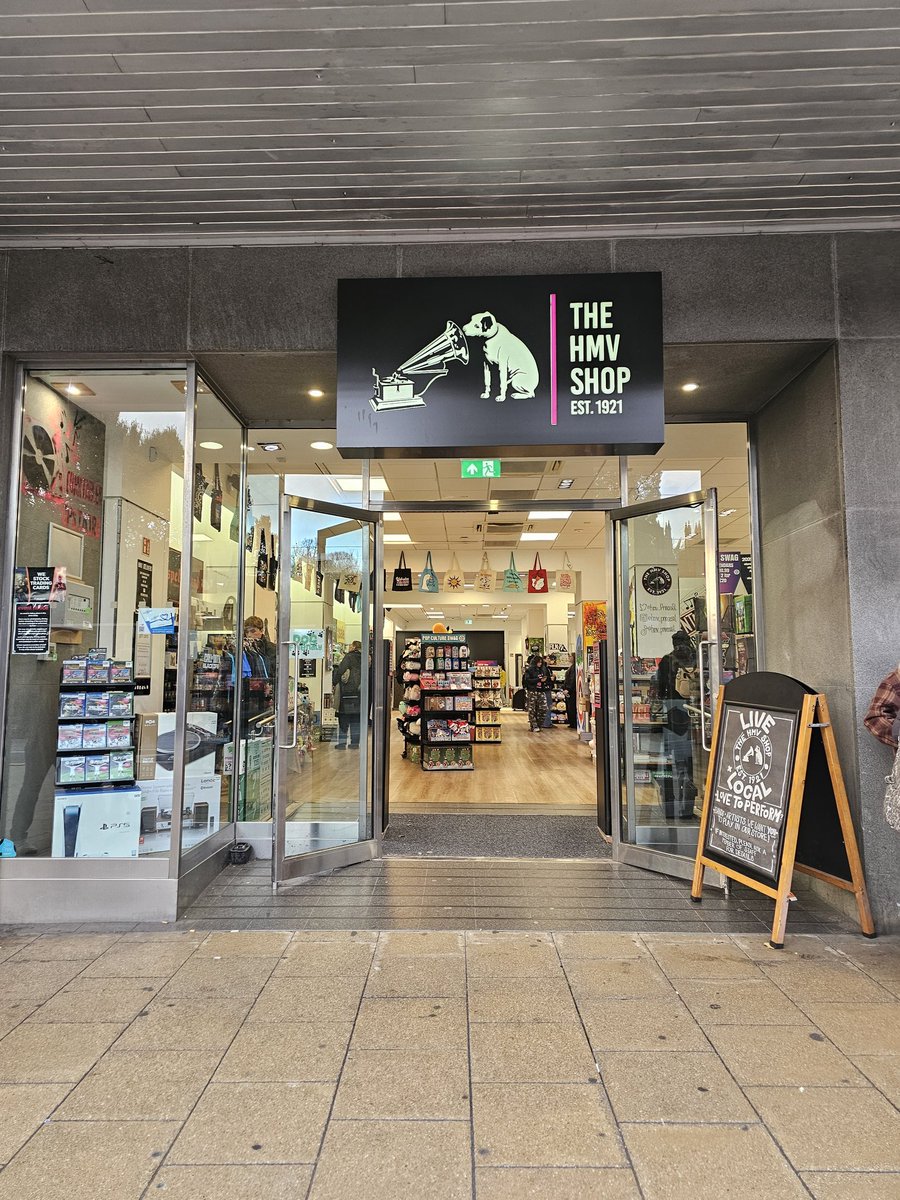 gyuwooks_'s tweet image. Secured a hongjoong🤭 
Edinburgh princes street, UK 
@hello82EUROPE
@hello82official #hello82 #82giveaway
#MyLocalHMV