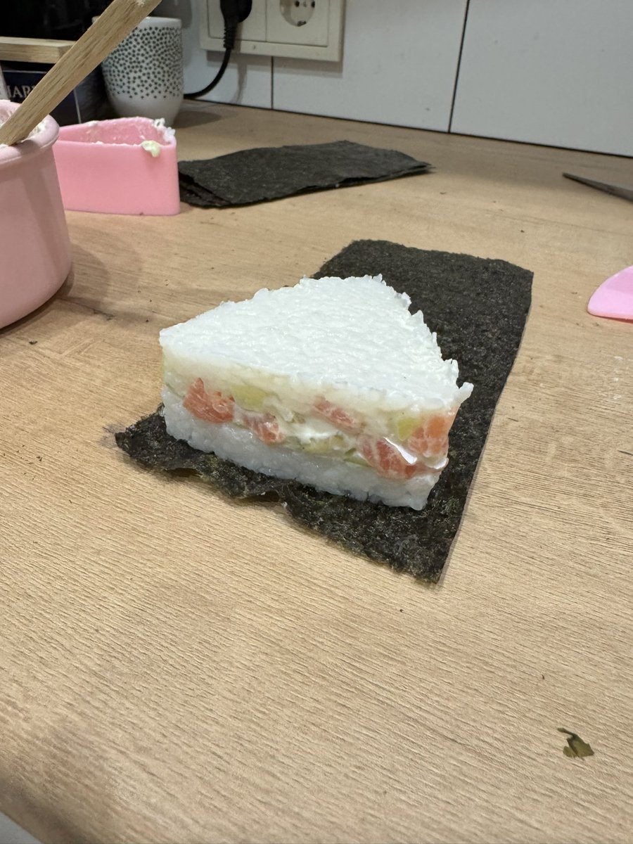n_ananev's tweet photo. Онигири оказалось так просто сделать
Как же теперь стыдно, что я их покупал за 180₽ в самокате https://t.co/QqeflwkVj1