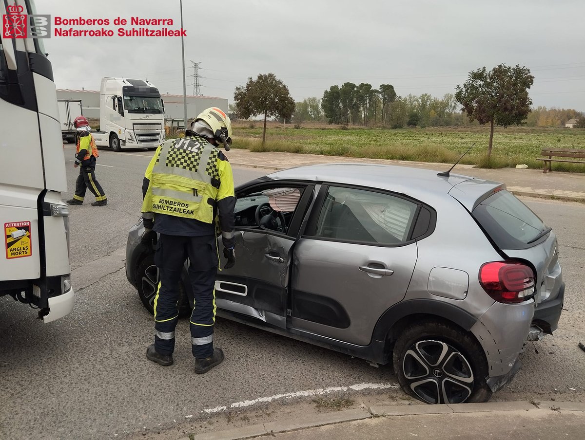 bomberos_na's tweet image. Intervenimos la tarde del #viernes en un accidente vial en #Castejón con una persona trasladada al Hospital Reina Sofía de #Tudela

#ParqueTudela
#ASVA
Equipo de @salud_na de #Corella
@policiaforal_na