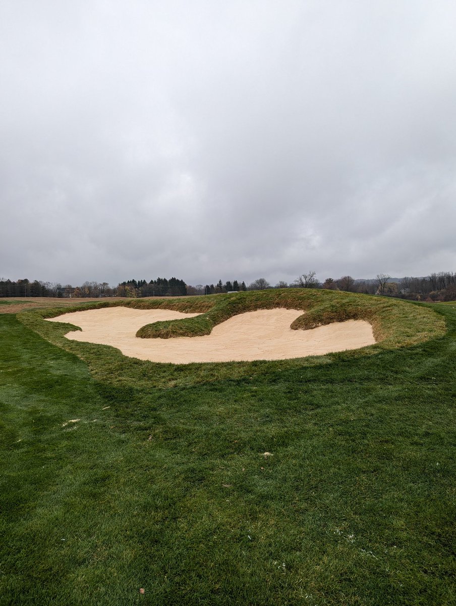 This fall we completed bunker work at 1,3,7 and 15. We're nearing the end! Great work as always by the crew <a href="/TheMayfieldSR/">The Mayfield Sand Ridge Club</a>