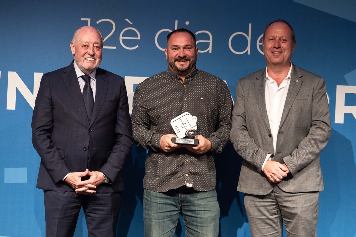 Federació Catalana de Futbol (@fcf_cat) on Twitter photo 😍 Moment de reconeixements
👏🏻 Premiats en futbol masculí del 𝟭𝟮𝗲̀ 𝗗𝗶𝗮 𝗱𝗲 𝗹’𝗘𝗻𝘁𝗿𝗲𝗻𝗮𝗱𝗼𝗿/𝗮
🏆 <a href="/pdolera/">Pedro Dólera</a> (<a href="/UEO1921/">Unió Esportiva Olot</a>)
🏆 <a href="/jonarr95/">Jonathan Ruiz</a> (<a href="/CEEuropa/">Club Esportiu Europa</a>)
🏆 <a href="/ferrancosta1/">Ferran Costa 🧅</a> (@CFBadalonaFutur)
🏆 Daniel Sánchez (<a href="/SJATLMontcada/">San Juan Atlético Montcada</a>)
🏆 <a href="/OskySegura/">Óscar Segura</a> (<a href="/nasticmanresa/">Club Gimnàstic de Manresa</a>)
🏆 <a href="/rafabf10/">Rafa Beltran</a> 😍 Moment de reconeixements
👏🏻 Premiats en futbol masculí del 𝟭𝟮𝗲̀ 𝗗𝗶𝗮 𝗱𝗲 𝗹’𝗘𝗻𝘁𝗿𝗲𝗻𝗮𝗱𝗼𝗿/𝗮
🏆 <a href="/pdolera/">Pedro Dólera</a> (<a href="/UEO1921/">Unió Esportiva Olot</a>)
🏆 <a href="/jonarr95/">Jonathan Ruiz</a> (<a href="/CEEuropa/">Club Esportiu Europa</a>)
🏆 <a href="/ferrancosta1/">Ferran Costa 🧅</a> (@CFBadalonaFutur)
🏆 Daniel Sánchez (<a href="/SJATLMontcada/">San Juan Atlético Montcada</a>)
🏆 <a href="/OskySegura/">Óscar Segura</a> (<a href="/nasticmanresa/">Club Gimnàstic de Manresa</a>)
🏆 <a href="/rafabf10/">Rafa Beltran</a>