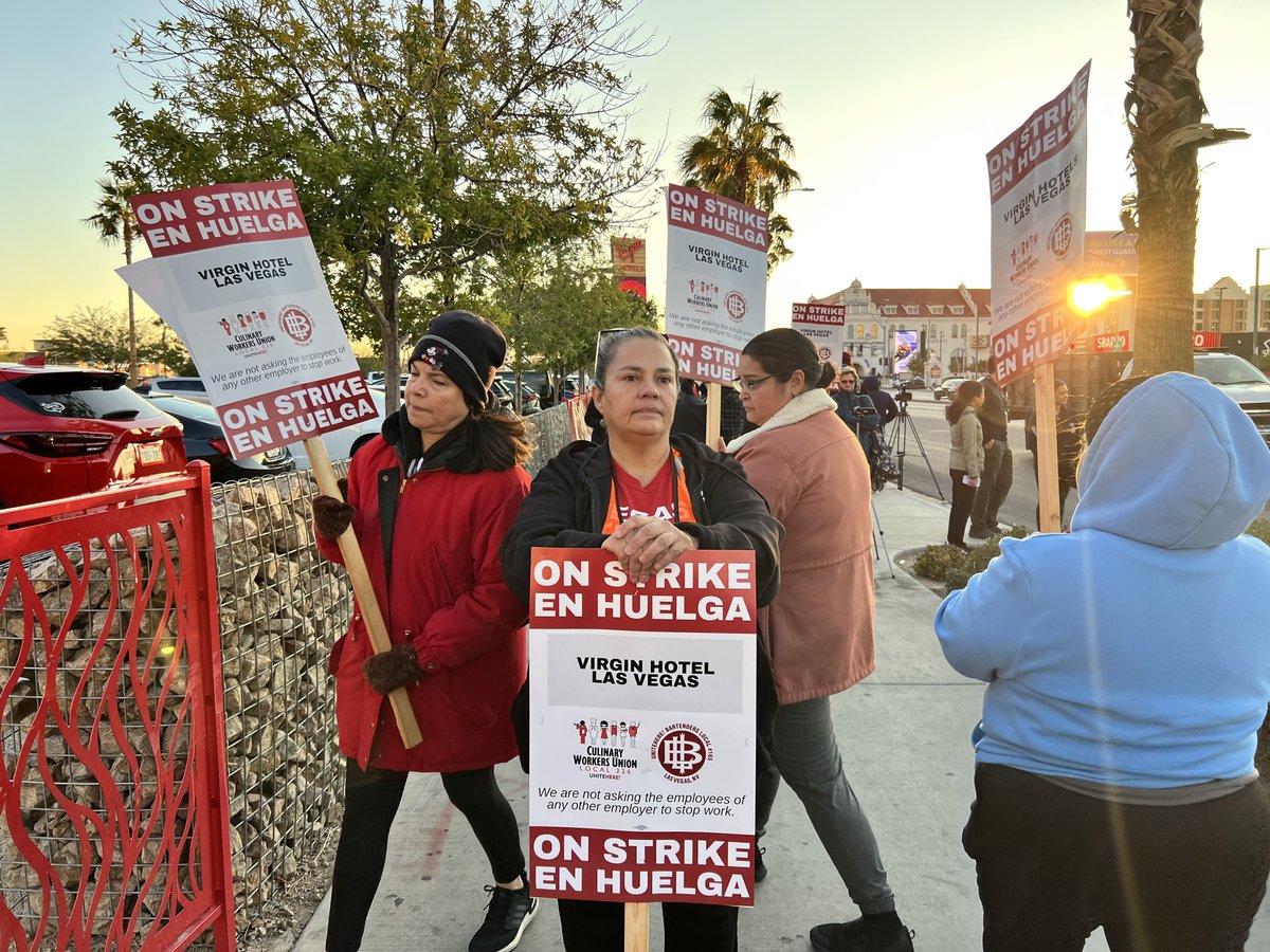 🚨 There is an active strike line outside of a casino, there is a labor dispute, so we urge customers &amp; community allies not to cross the strike line at <a href="/VirginHotelsLV/">Virgin Hotels Las Vegas</a> &amp; encourage visitors to cancel their reservation, check out of the property, &amp; choose a union accommodation.