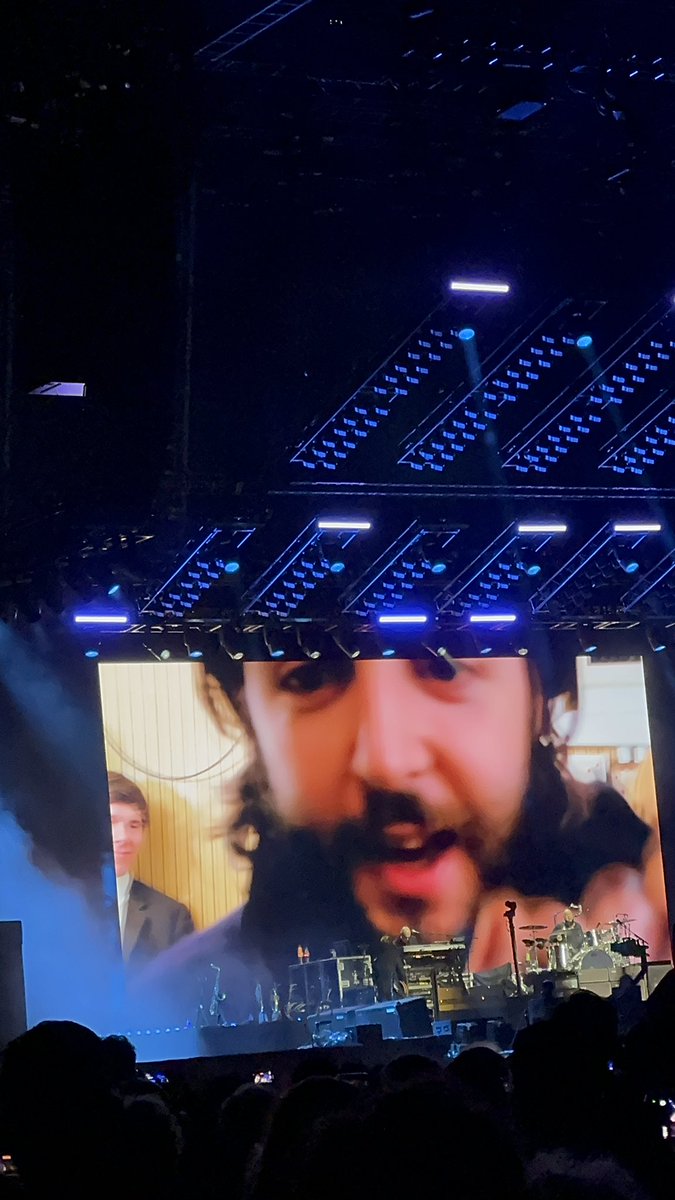 Rebeca_Jim's tweet photo. Hoy se escucha todo el día a Paul McCartney. 🇬🇧💙 https://t.co/N9FlU2NbJN