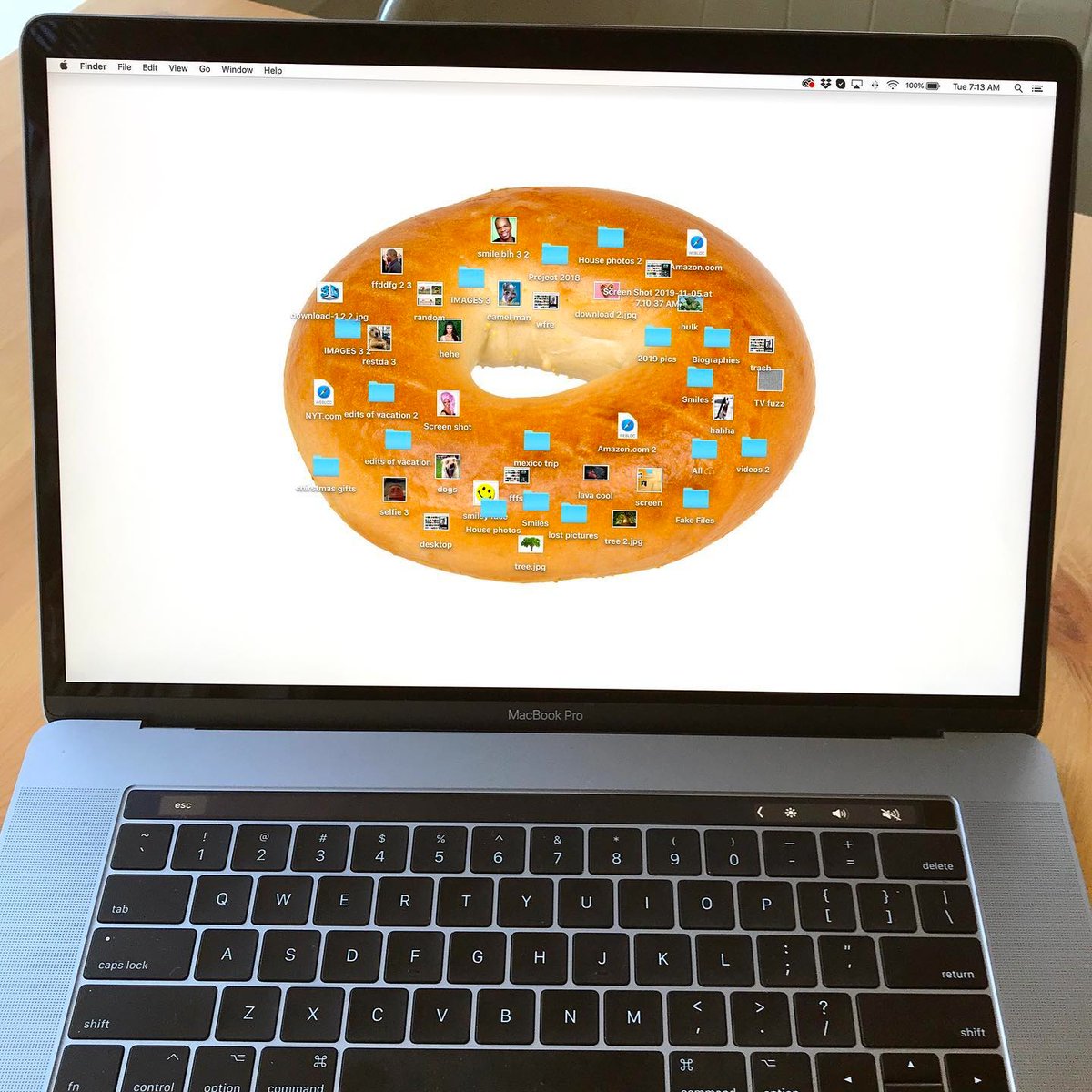 "Everything Bagel" Desktop, Pablo Rochat (2019)
