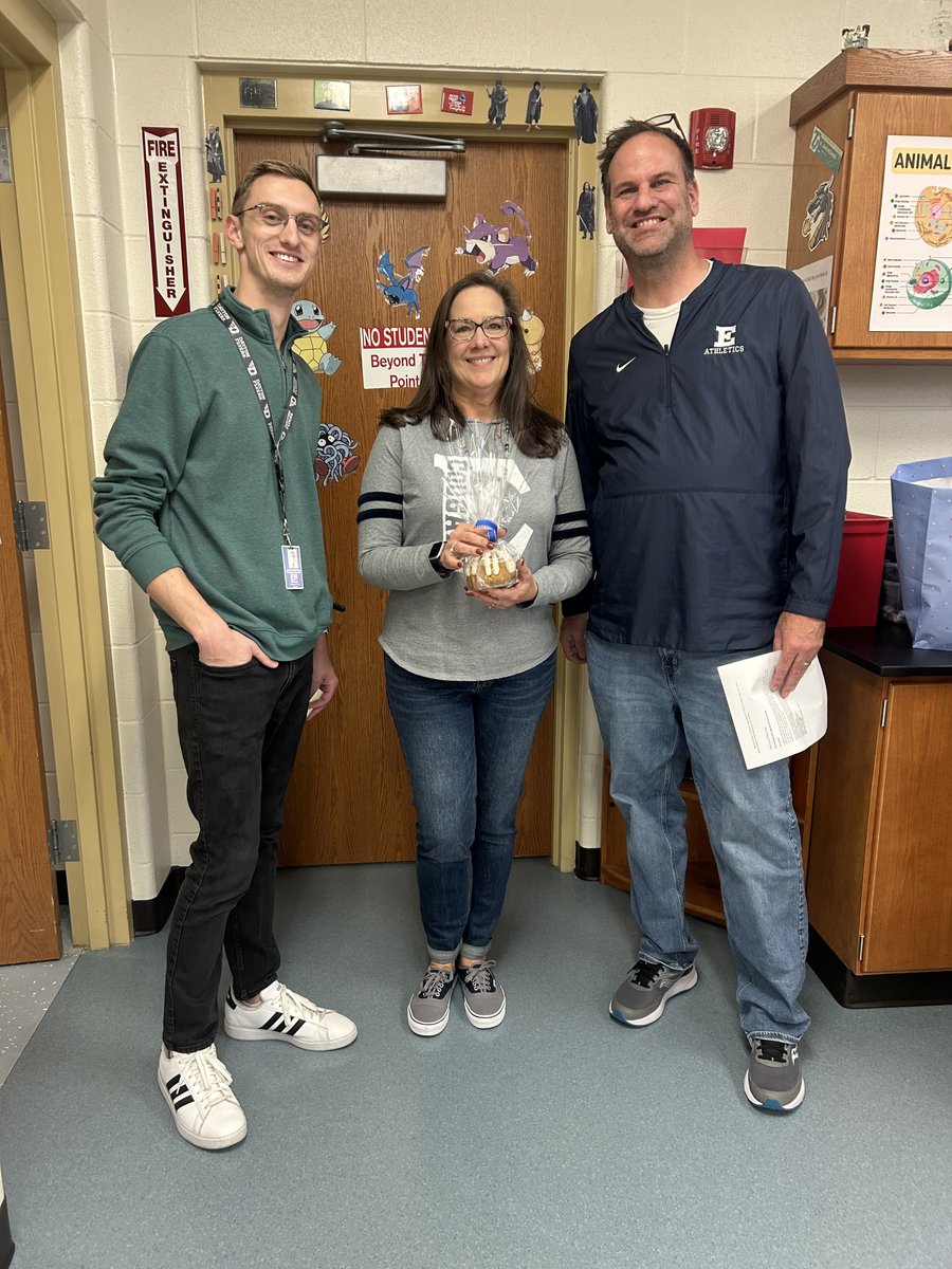 doug_geygan's tweet photo. Congrats to our November Staff of the Month! 🎉👏 EHS recognizes these individuals for their hard work and dedication. #EHSpride @TheEdgeAthletic https://t.co/RXqM5Vp4sy