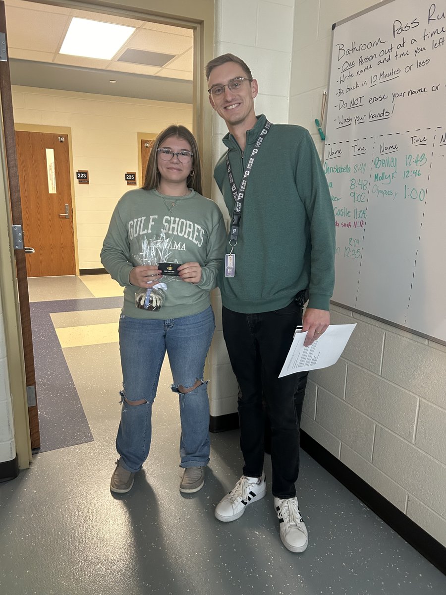 doug_geygan's tweet photo. Congrats to our November Students of the Month! 🎉👏 EHS recognizes these individuals for their hard work and dedication. #EHSpride #StudentSuccess @TheEdgeAthletic https://t.co/BKJwkw1Th6