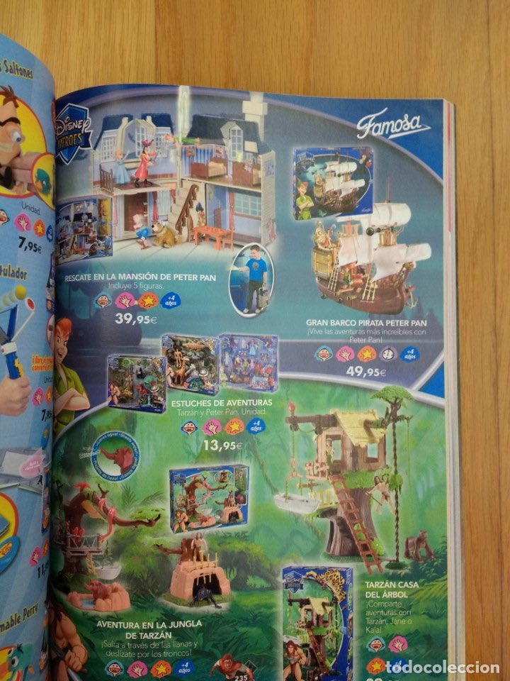 Felicidad en una imagen, libro del corte ingles de juguetes, carta a los reyes magos, chimenea encendida y olor a dulces que prepara mi madre en la cocina, mi padre de fondo con musica a todo volumen haciendo el malito…naah felicidad loco.