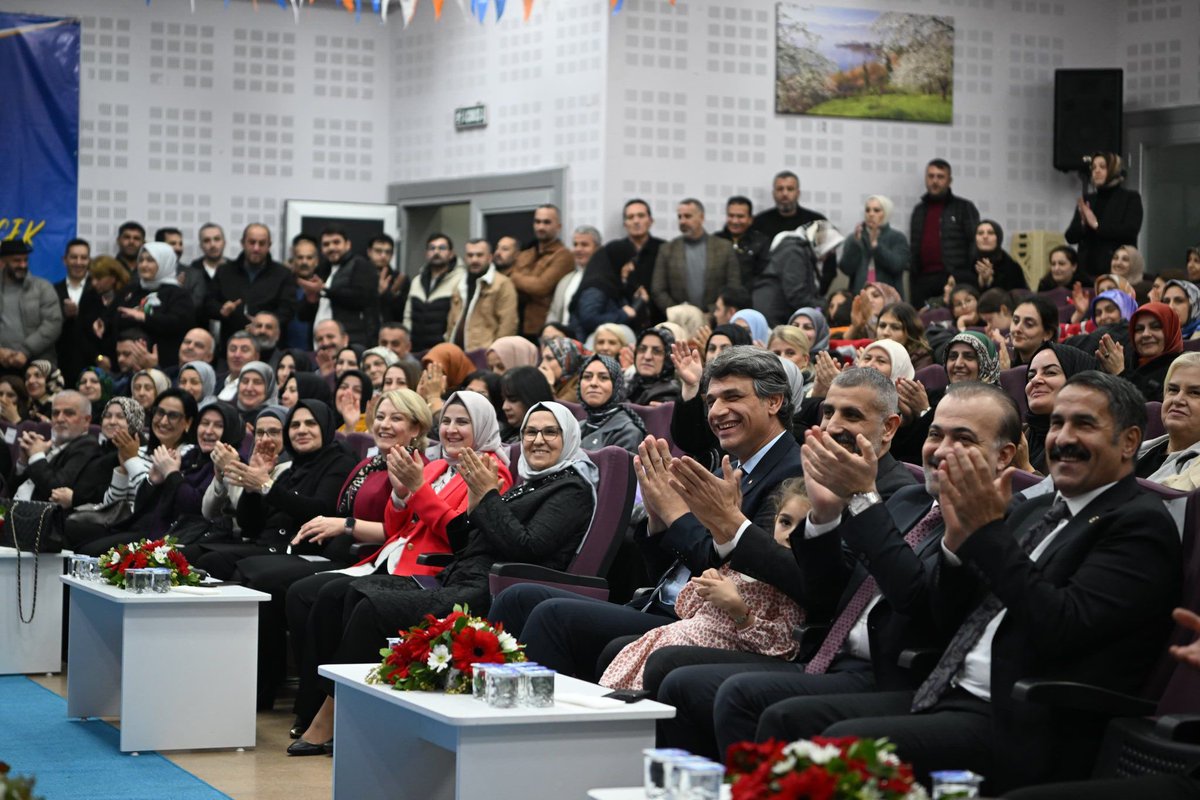 akkadinizmit41's tweet photo. İl Kadın Kolları Başkanımız @yyaseminozdemir’in öncülüğünde Kartepe ilçemizde gerçekleşen İlçe Kadın Kolları Kongremizde yeni dönemde göreve devam eden Elif Durmuş başkanımıza ve yönetimine başarılar dileriz.

@aysekesir 
@SahinTalus 
@erkankandemir https://t.co/g8VUsnI2Pn