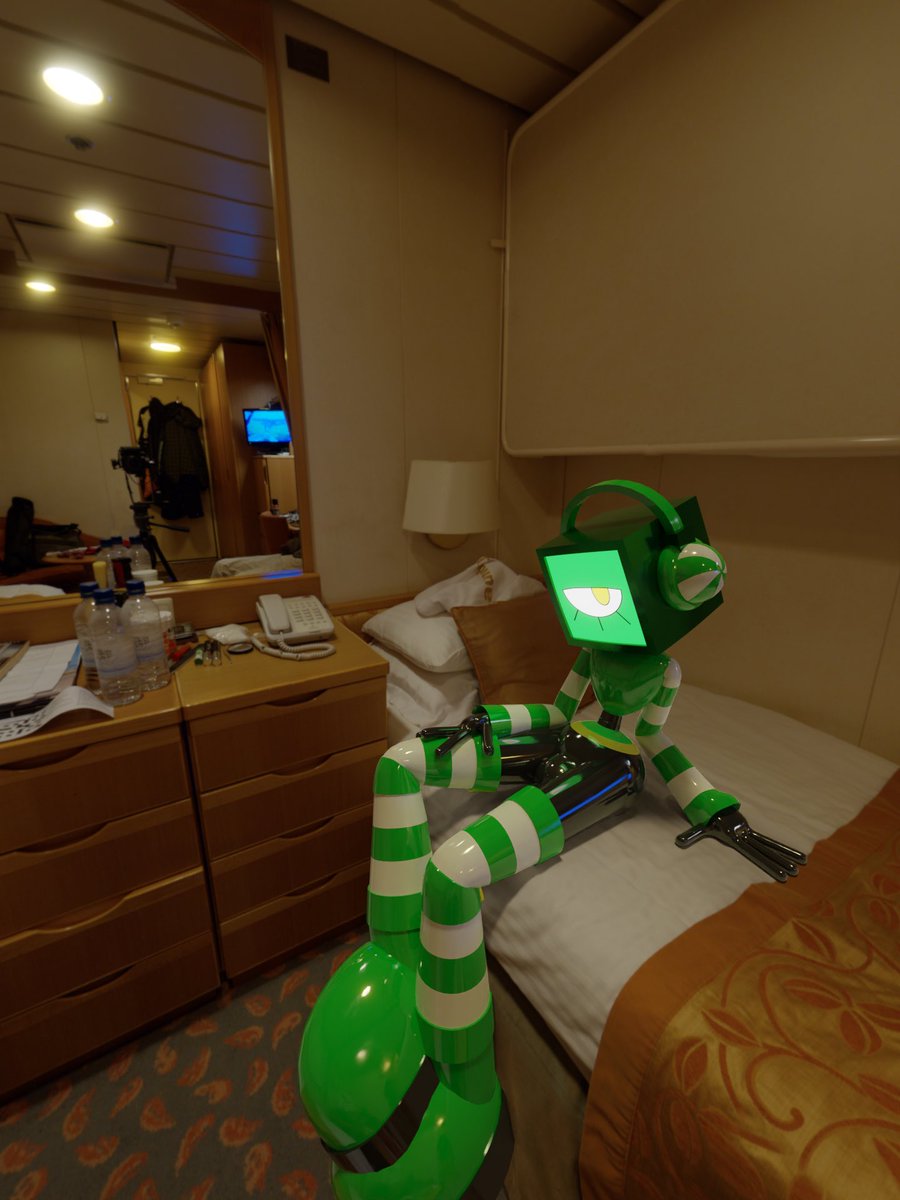 Sp1ral1s's tweet photo. I like how clean and sterile hotels usually look when I’m touring.

…If only they were actually as clean as they look. Oh well. https://t.co/C9HHf3Pbx9