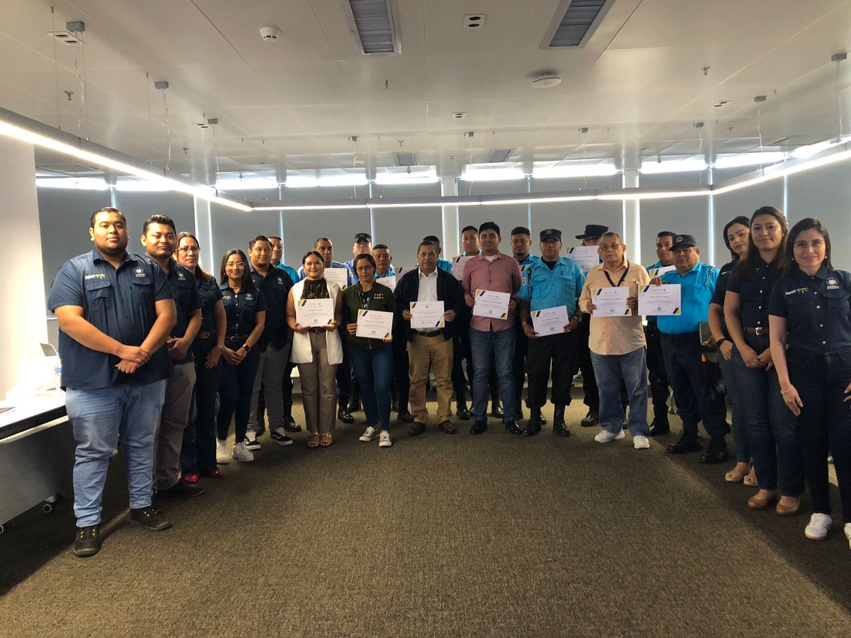 conasevi's tweet photo. #PracticasSeguras | Técnicos del CONASEVI realizaron el primer taller de la guía de prácticas seguras para los trabajadores en motocicleta de El Salvador, actividad desarrollada en la BINAES con la participación de colaboradores de la @alcaldia_ss https://t.co/p3inOvZz2t