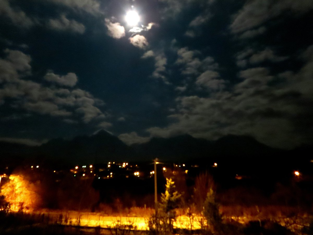 rbozkurt_aladag's tweet photo. Kış kapıda iken #ay ışığı altında #Aladağlar akşamları..
#nigde #çamardı #aladaglar #demirkazik #emler #mountains
#AnadolununAlpleriAladaglar
#DagcilarinMabediAladaglar
#ZirvelerDiyarıAladaglar
#DaglarDagcılarlaGüzel
#AladaglarBizimEvimiz
#ZirvelerSeyirYerimiz https://t.co/C3hDQql1l2