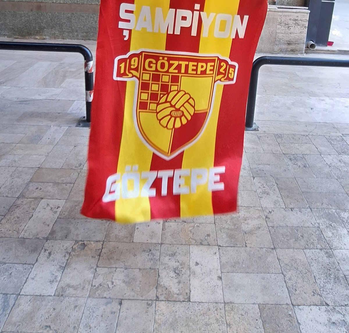 Göztepe 💛❤️ sevdası 
#ArkaSokaklar da 👏👏
#Göztepe <a href="/arkaasokaklarrr/">Arka Sokaklar</a> 👏