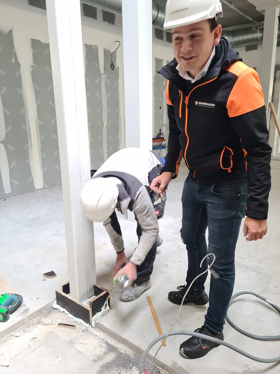 Vandaag is het de Dag van de Ondernemer. Als college hebben vandaag allemaal meegewerkt bij een van onze Katwijkse ondernemers. Ik deed dat bij <a href="/OuwehandBouw/">Ouwehand</a> door te timmeren aan de nieuwe kringloopwinkel van de Brug. Want zonder ondernemers geen nieuwe woningen of bedrijspanden!