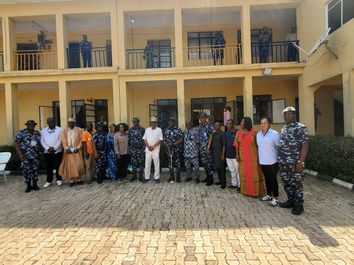 Ahead of #OndoDecides2024 Governorship Election <a href="/cleenfoundation/">CLEEN Foundation</a> continues its engagement with <a href="/PoliceNG/">Nigeria Police Force</a> by paying a courtesy visit to DIG Abiodun Alabi,CP Lanre Ogunlowo,ACP Muyiwa Adejobi,Force PRO &amp; CP Abayomi Oladipo of Ondo State Comand to discuss issues on #electionsecurity