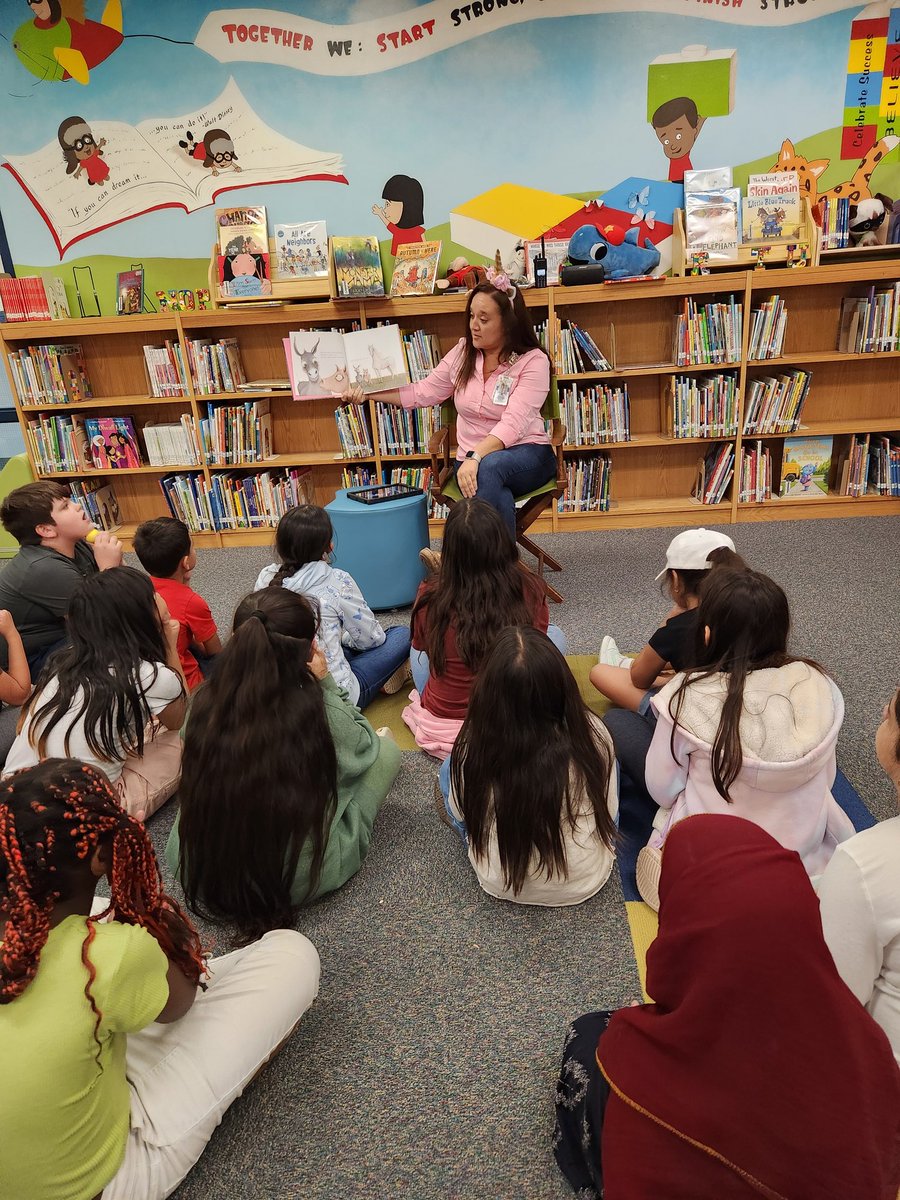 AdrienneKirk14's tweet photo. @RoxanneJGtz @Maria_Moreno_01 Thanks to our principal and assistant principal for reading to our 3rd grade students. We are reading to the Final Four! #ncaareadtothefinalfour https://t.co/B7CKwJibyu