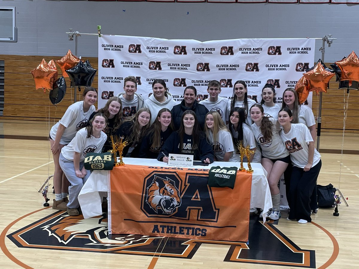 OAHSTigersports's tweet photo. ✍️ NLI Signing Day ✍️

Congrats to our Tigers on signing their commitment letters to D1 college programs next year!

🏐Addyson Smock- UAB
🏑Amaya Smith- Merrimack
🏃‍♀️Braelyn Graham- Lafayette
🏃‍♀️Hannah Dupill- Holy Cross

@OAVolleyball @OAHSFH22 @OAFH_Boosters @OATigers https://t.co/nXemdJ782A