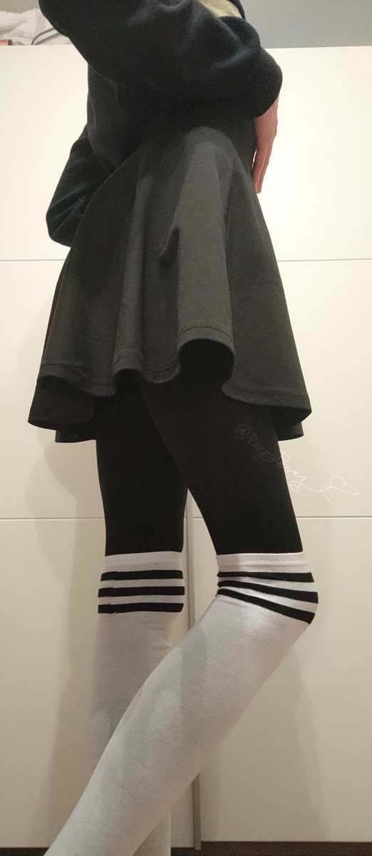 No skin on this friday because I took this outfit outside today and its too cold for me to do it without extra leggings

Thought I would share it anyways because IT'S FRIDAY AGAIN :3