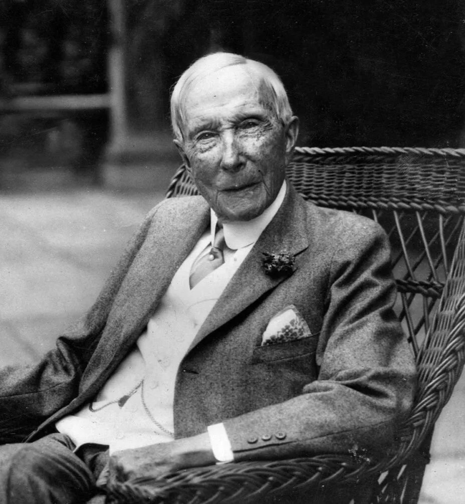 El hombre más rico del mundo construyó todo el sistema de salud para mantenerte enfermo.

Transformó la curación en una máquina impulsada por el lucro y enterró la medicina natural en el proceso.

Te presento a John D. Rockefeller.

Esta es la oscura historia de cómo lo hizo: 🧵