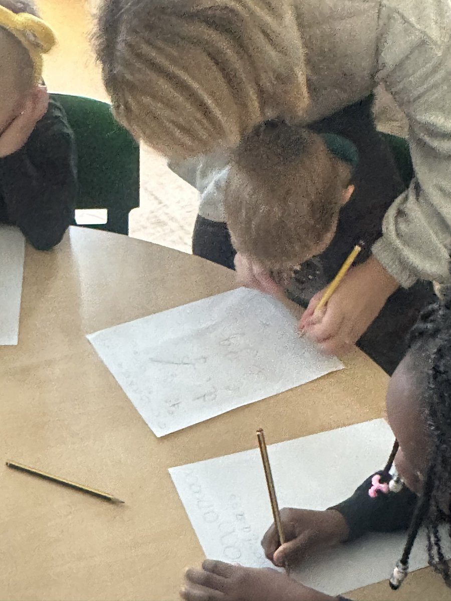 A brilliant morning designed to give parents  the skills and confidence they need to support their children’s reading and writing at home 📖 ✍🏼 <a href="/BeckKing70/">Beck King</a> <a href="/AcademyWaverley/">WaverleyAcademy</a> @