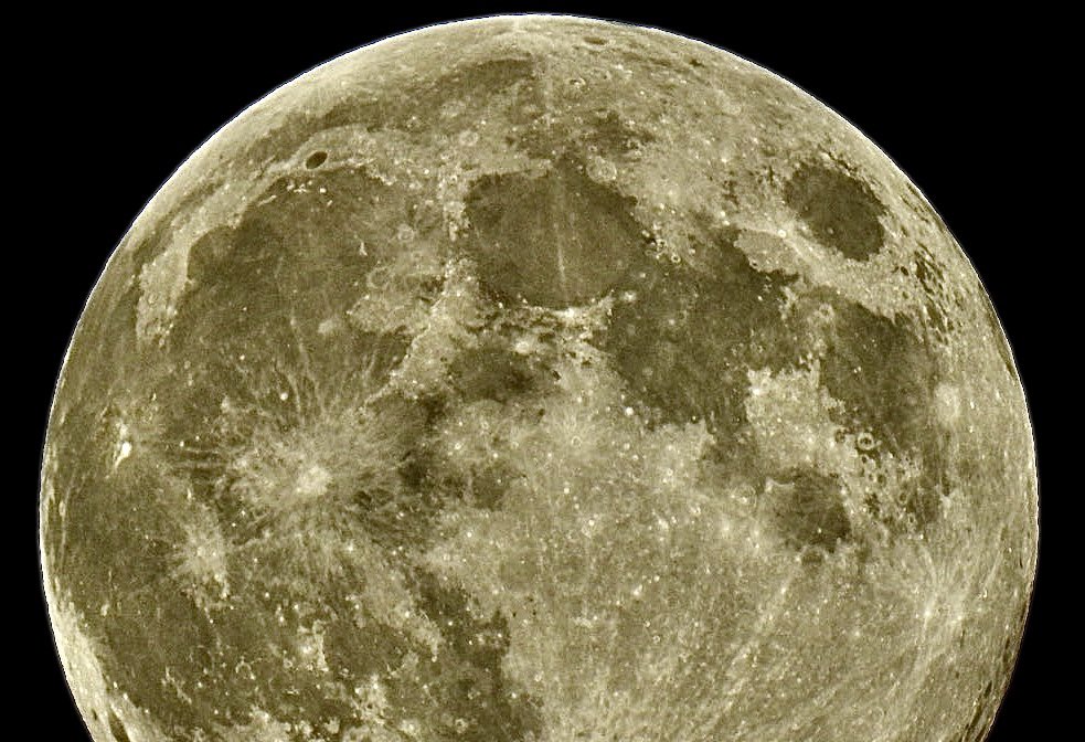 stphotography99's tweet photo. Tonight’s Beaver Moon taken From near Wakefield @BBCLookNorth @bbcweather @KeeleyDonovan @Hudsonweather @katerinabbc @EmmanuelleLhoni https://t.co/fS0PJG1ptT